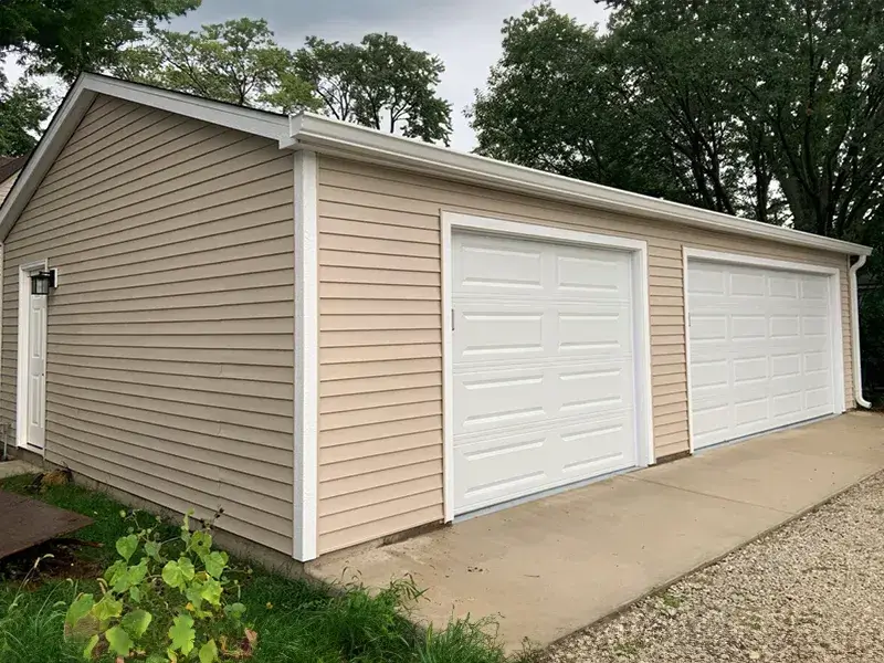 3-car-reverse-gabel-roof-garages-skokie